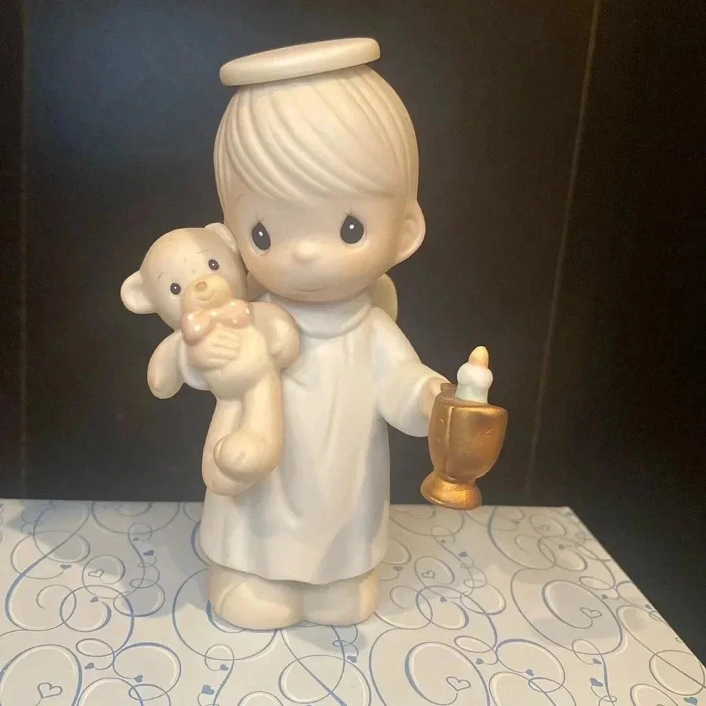 Lighting the way to a better holiday 1994precious moments!Like new!open to offer